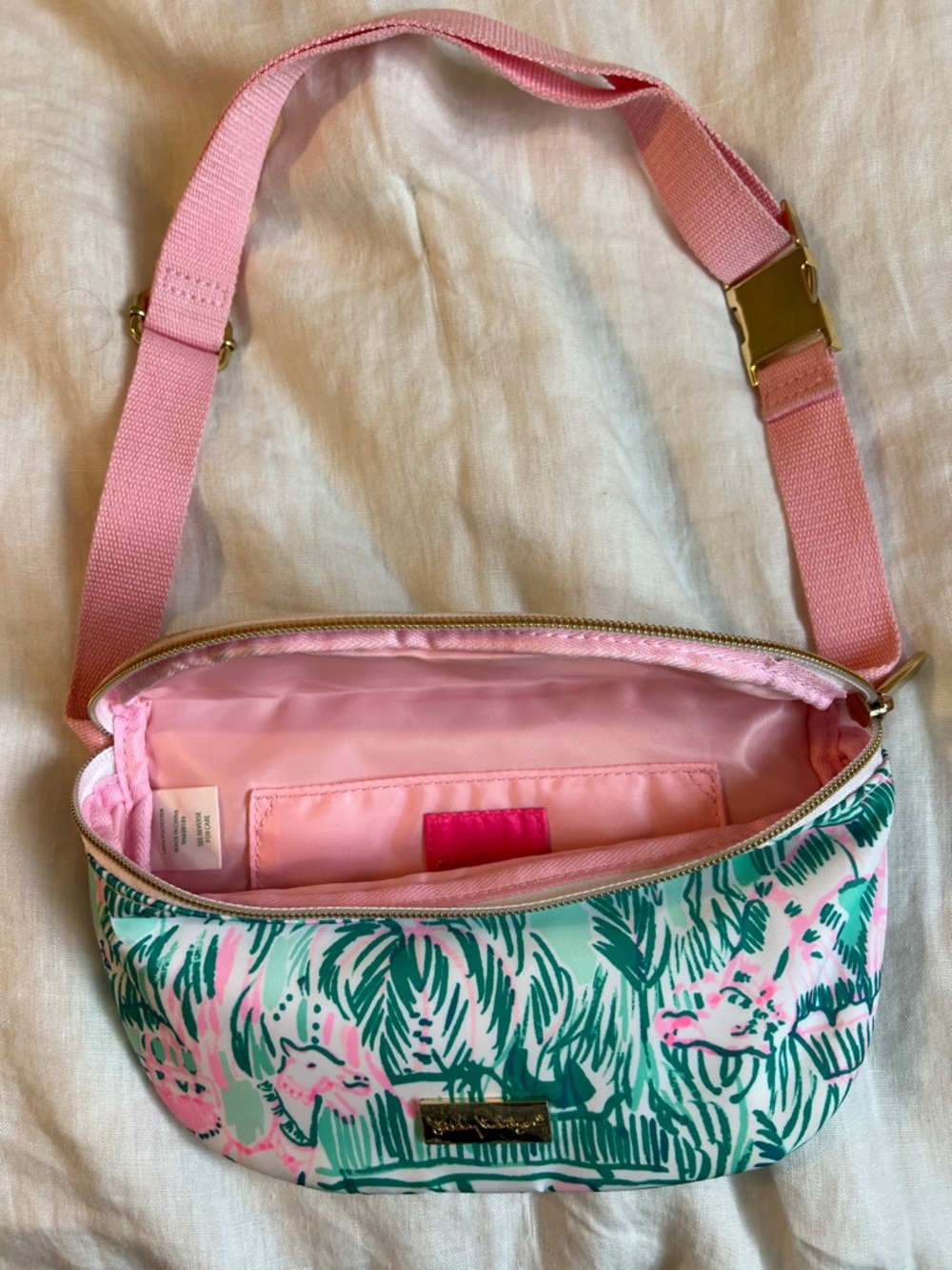 Water resistant waist pack